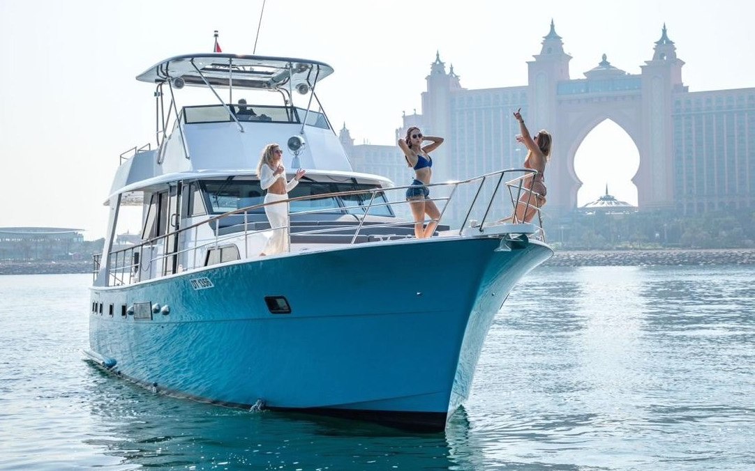 Vogue Hatteras, 64 ft